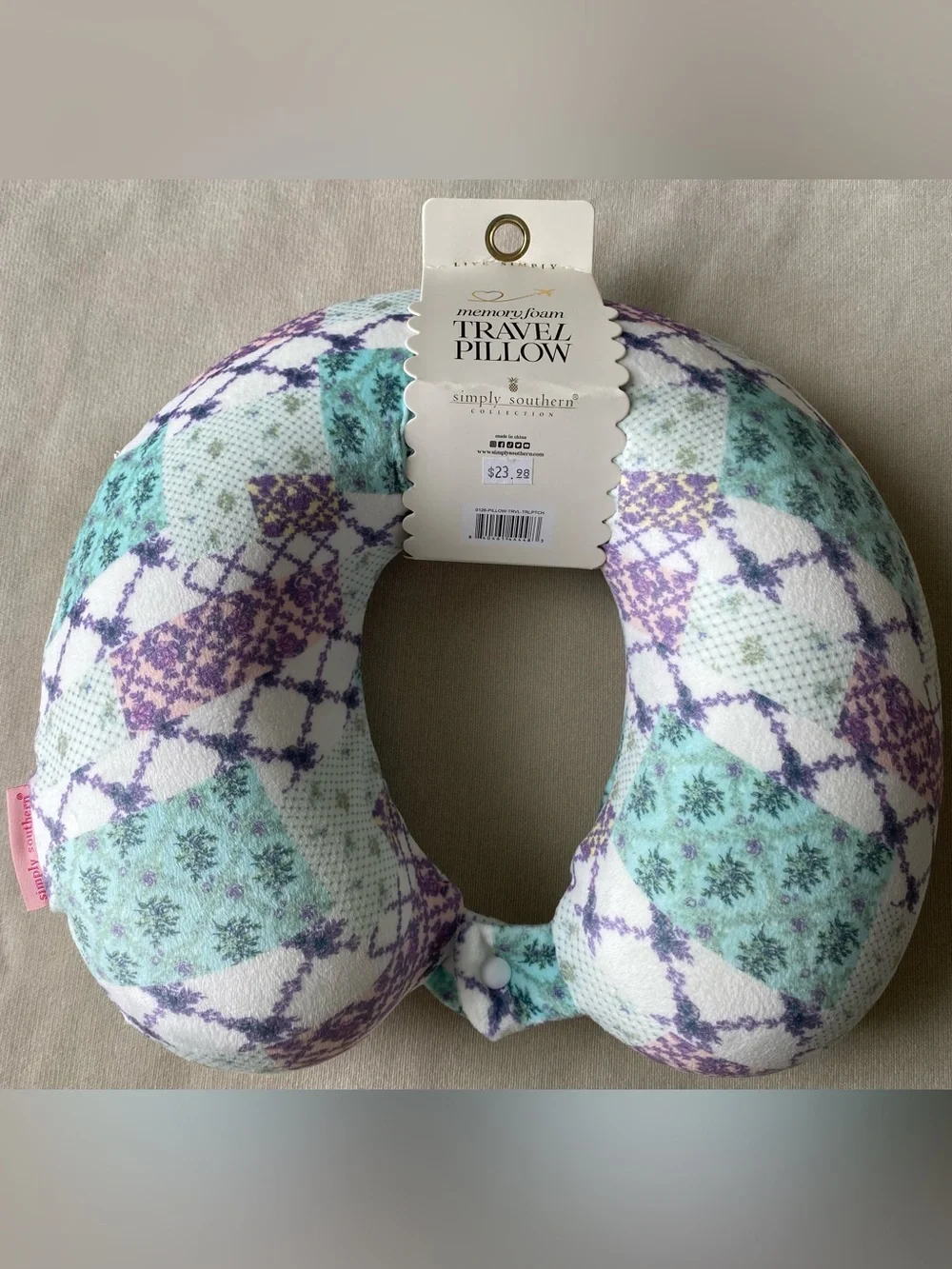•NEW•Simply Southern Trellis Patchwork Memory Foam Travel Pillow